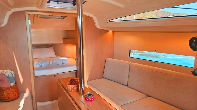 Парусная яхта Oceanis 30.1 · Мармарис · 2024 – 3