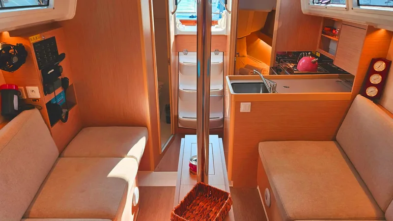 Парусная яхта Oceanis 30.1 · Мармарис · 2024 – 8