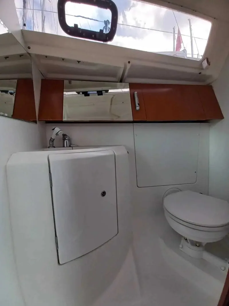 Yelkenli Oceanis 34 · Marmaris · 2010 – 8