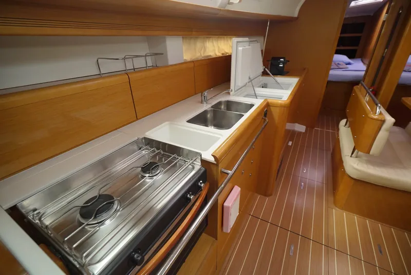 Парусная яхта Sun Odyssey 44 i · Мармарис · 2011 – 2