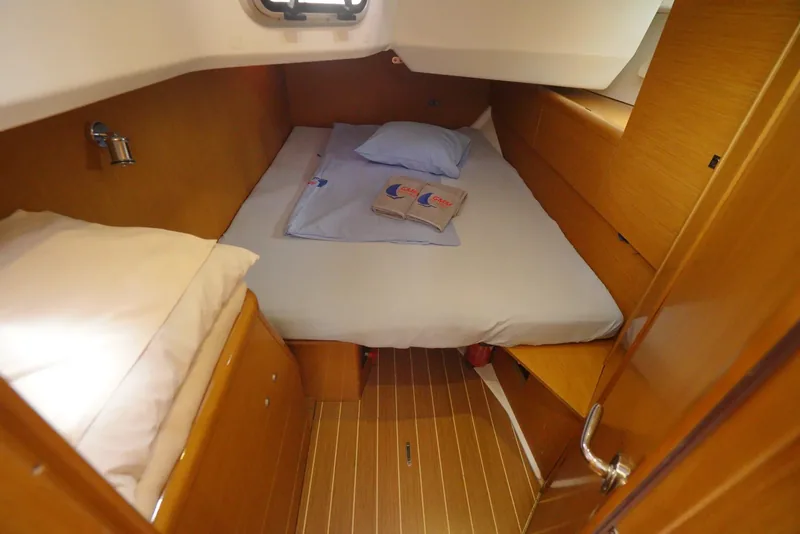Парусная яхта Sun Odyssey 44 i · Мармарис · 2011 – 4