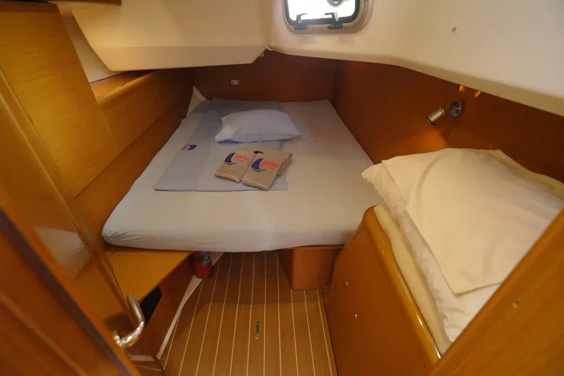 Парусная яхта Sun Odyssey 44 i · Мармарис · 2011 – 5