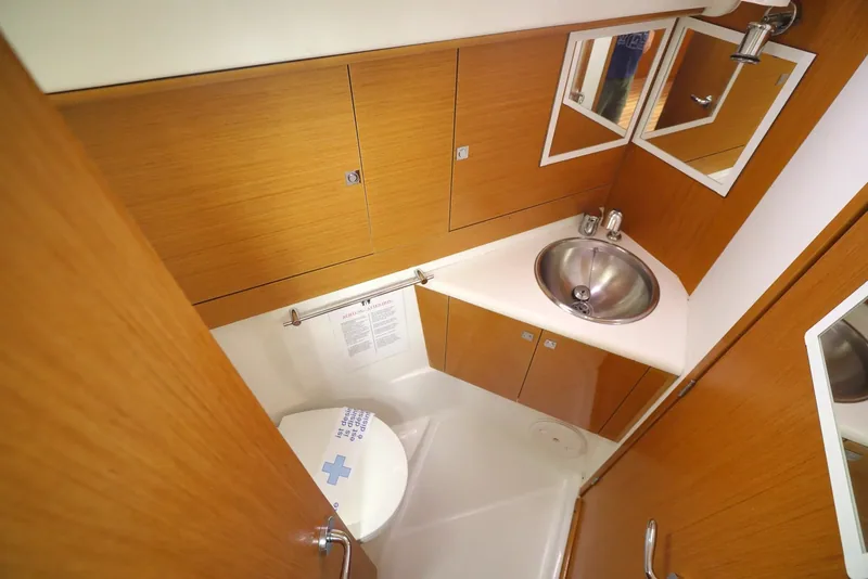 Парусная яхта Sun Odyssey 44 i · Мармарис · 2011 – 6